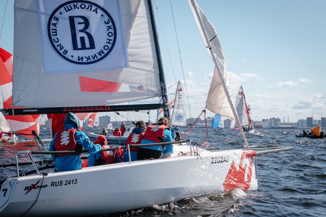 «Почувствовать себя настоящим моряком»: яхтсмены Питерской Вышки поборолись за Кубок Студенческой Парусной Лиги